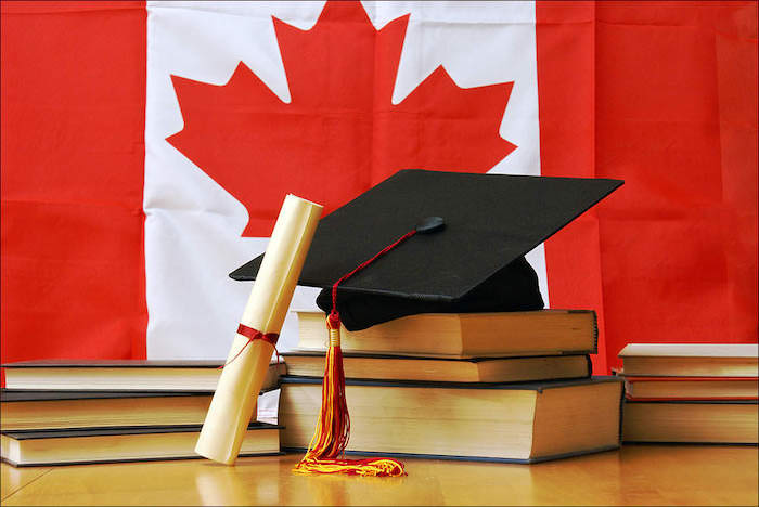 Rất nhiều trường tại Canada hỗ trợ khóa học anh văn dự bị trước khi bước vào chuyên ngành, nên chương trình học bổng không cần bằng tiếng Anh vẫn được áp dụng cho các bạn có thành tích học tập tốt
